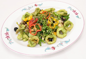 魚介と野菜とフルーツのサラダ